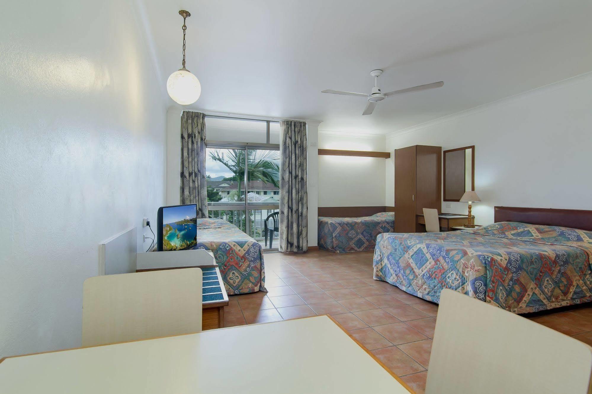 Hotel Acacia Court