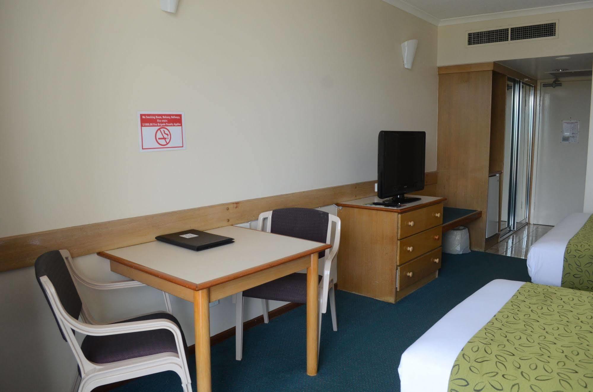 Acacia Court 4*